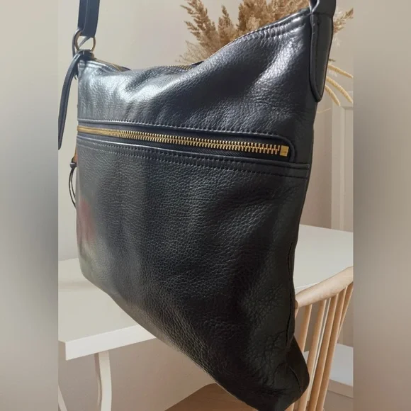 Margot New York Mary Scoop Double Zipper in Black - Picture 4 of 16